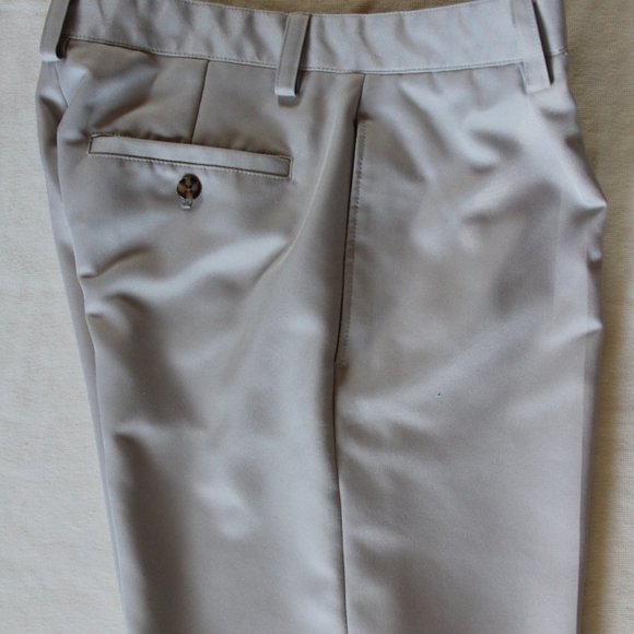 Van Heusen Beige Shorts ~30~ - Picture 1 of 10